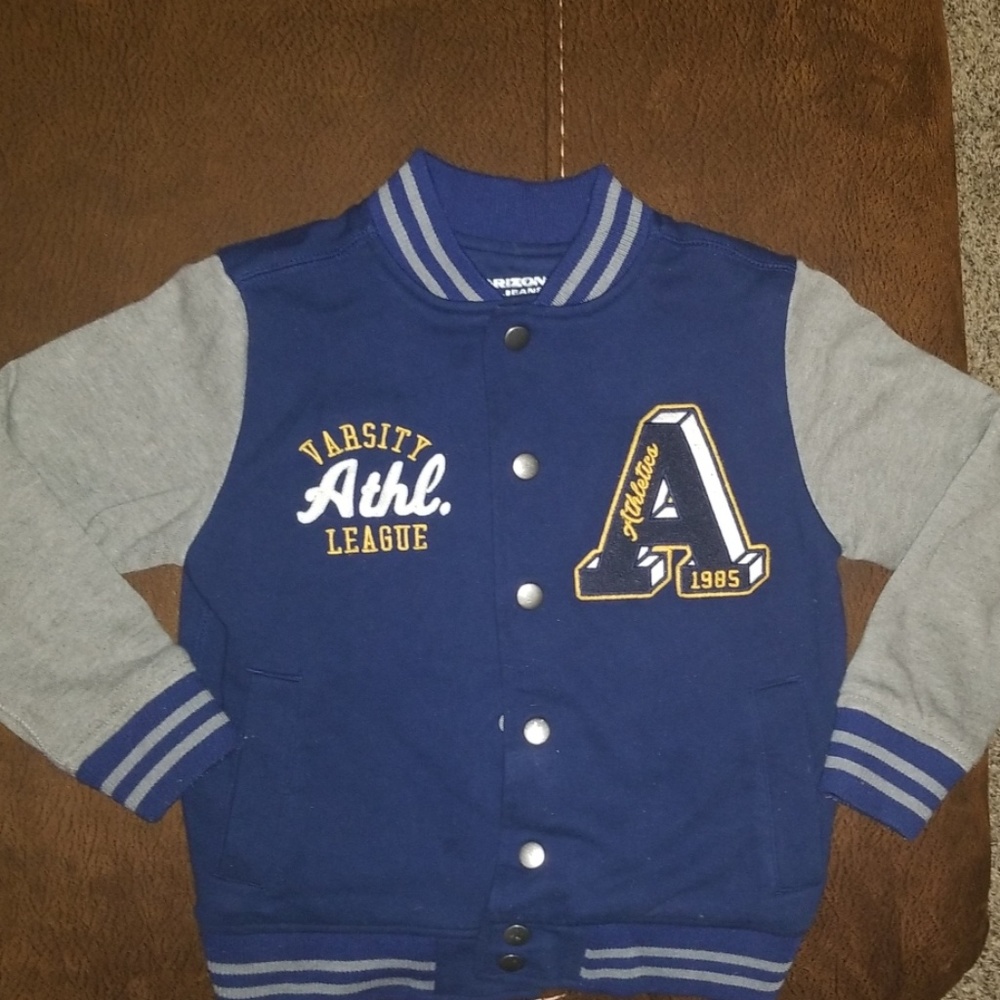 Size 6 Boys sport sweater jacket